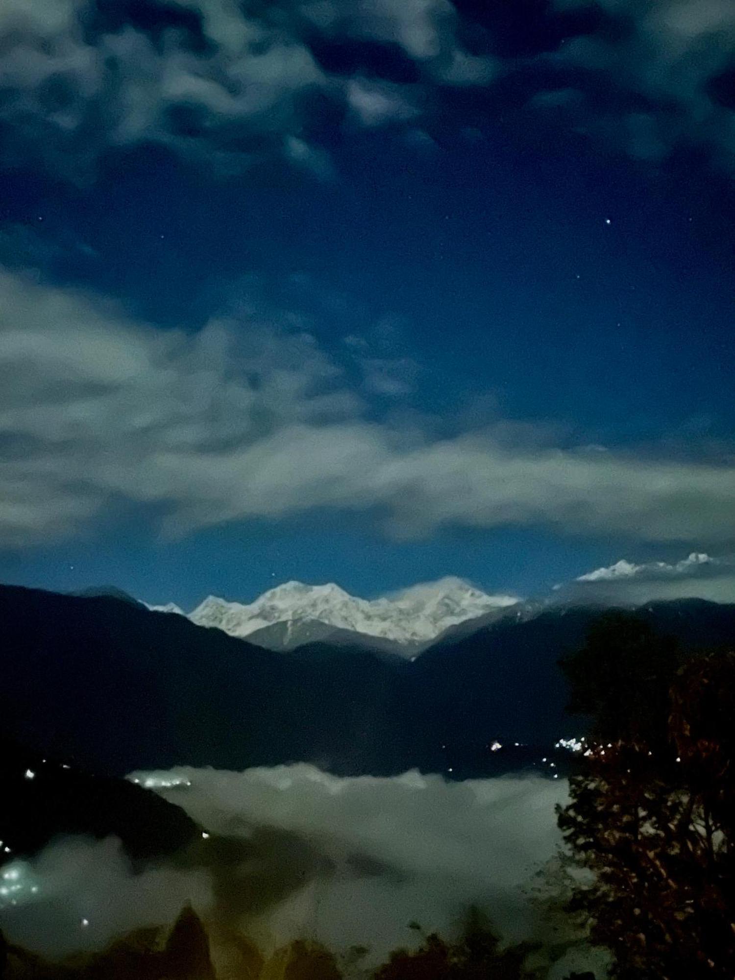 Wake In Himalayas Hostel Pelling Bagian luar foto