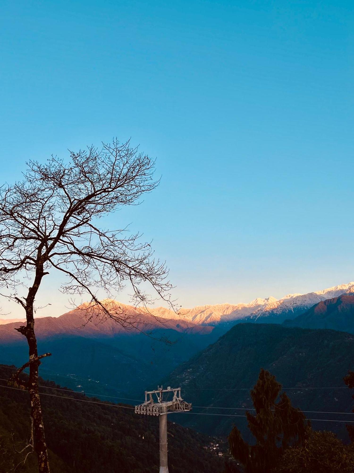 Wake In Himalayas Hostel Pelling Bagian luar foto