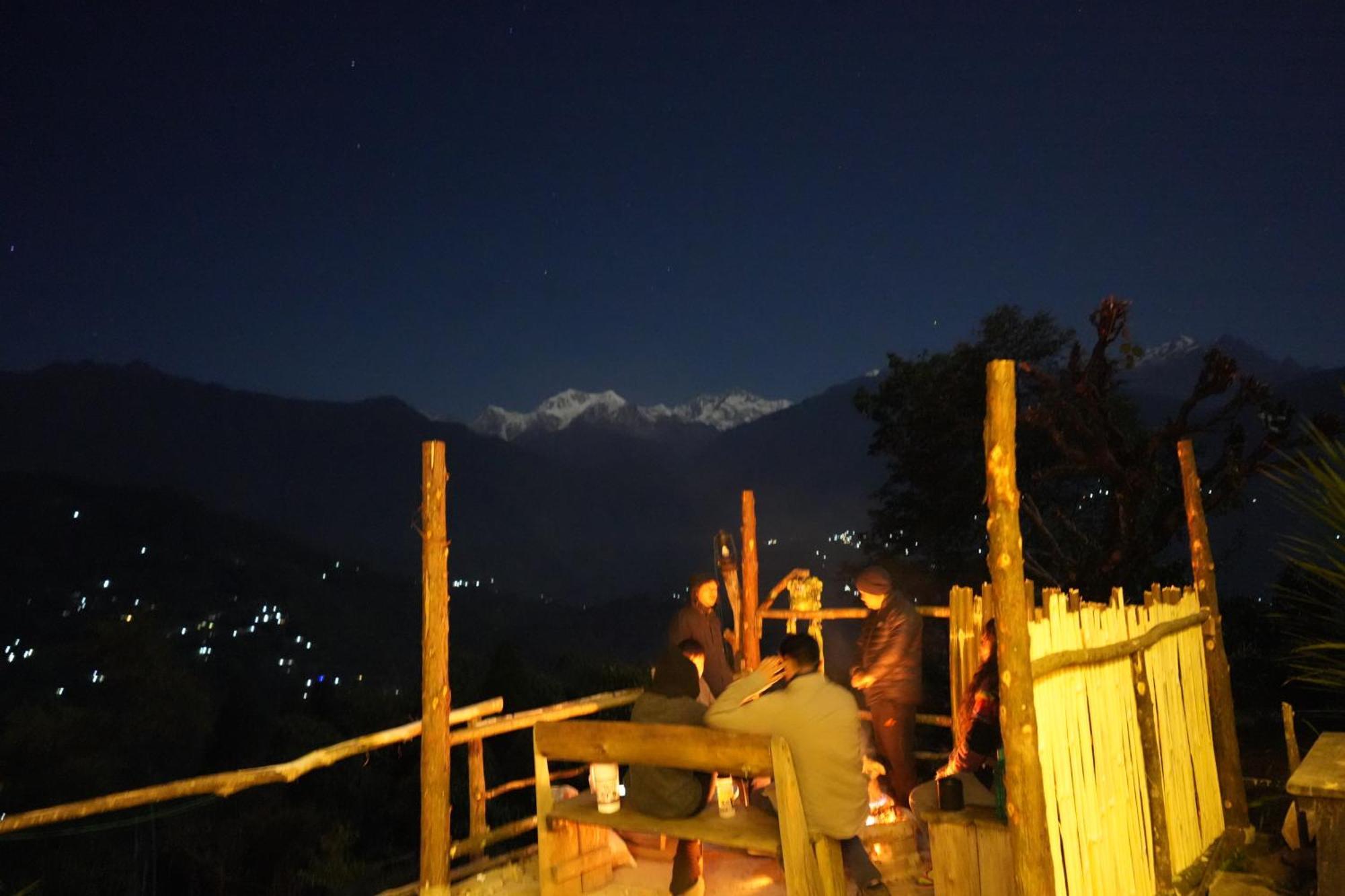 Wake In Himalayas Hostel Pelling Bagian luar foto