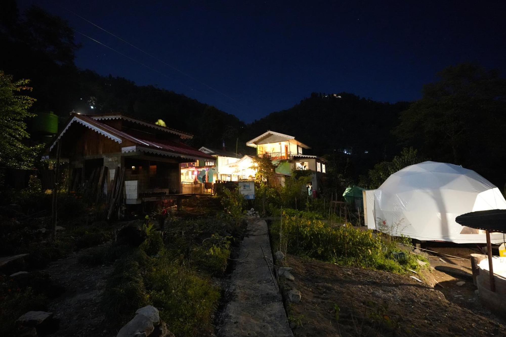 Wake In Himalayas Hostel Pelling Bagian luar foto