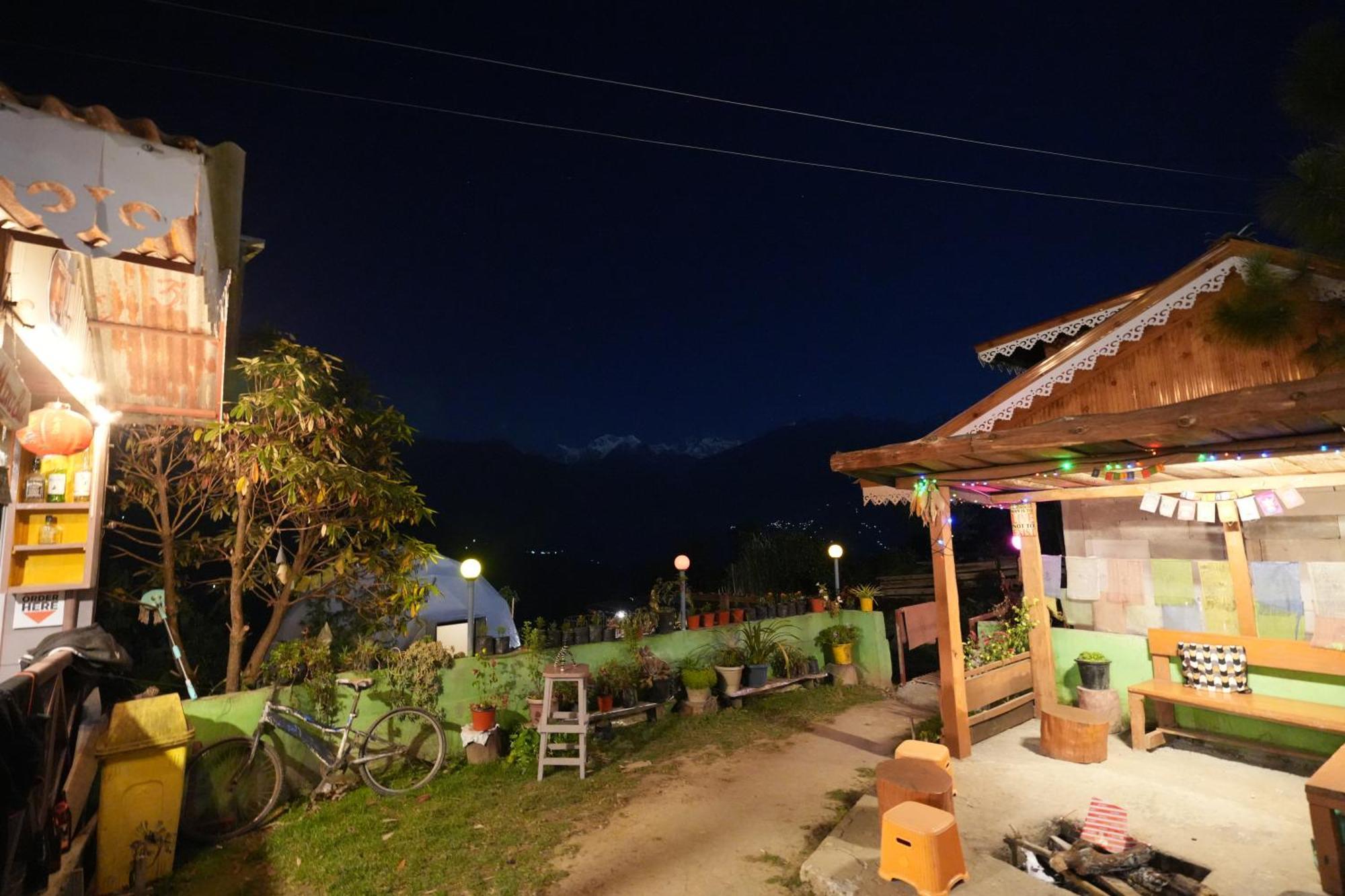 Wake In Himalayas Hostel Pelling Bagian luar foto