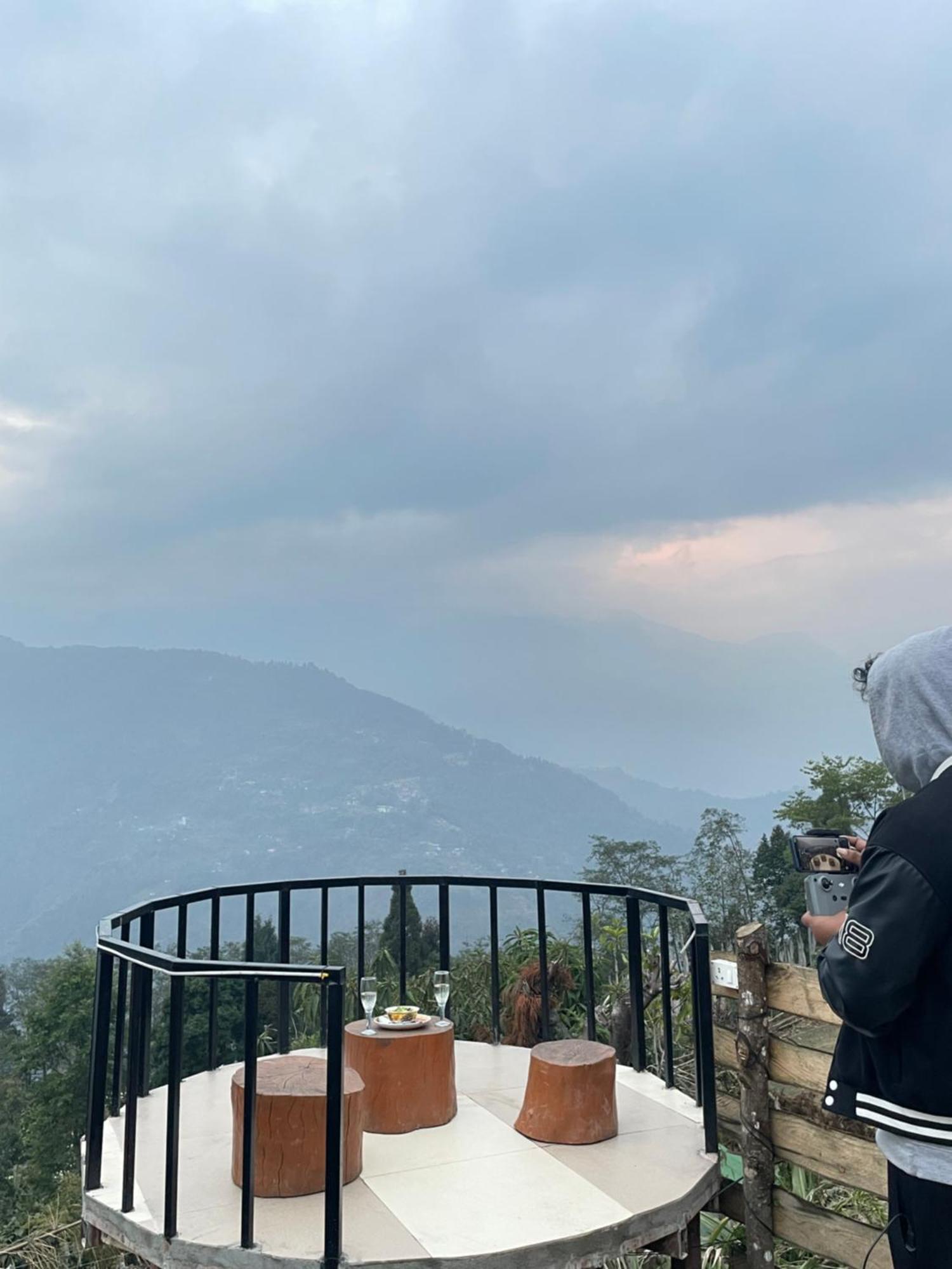 Wake In Himalayas Hostel Pelling Bagian luar foto