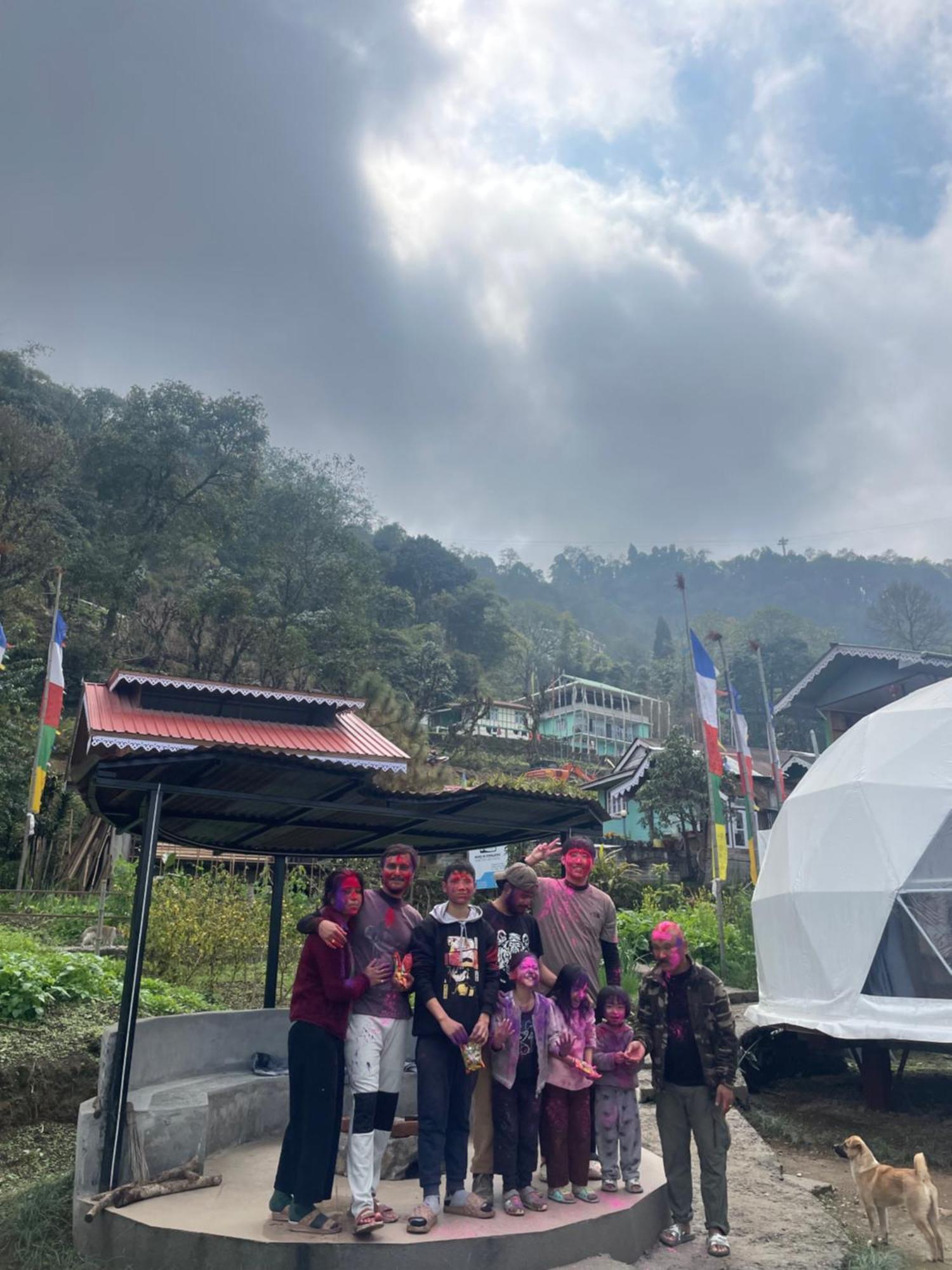 Wake In Himalayas Hostel Pelling Bagian luar foto
