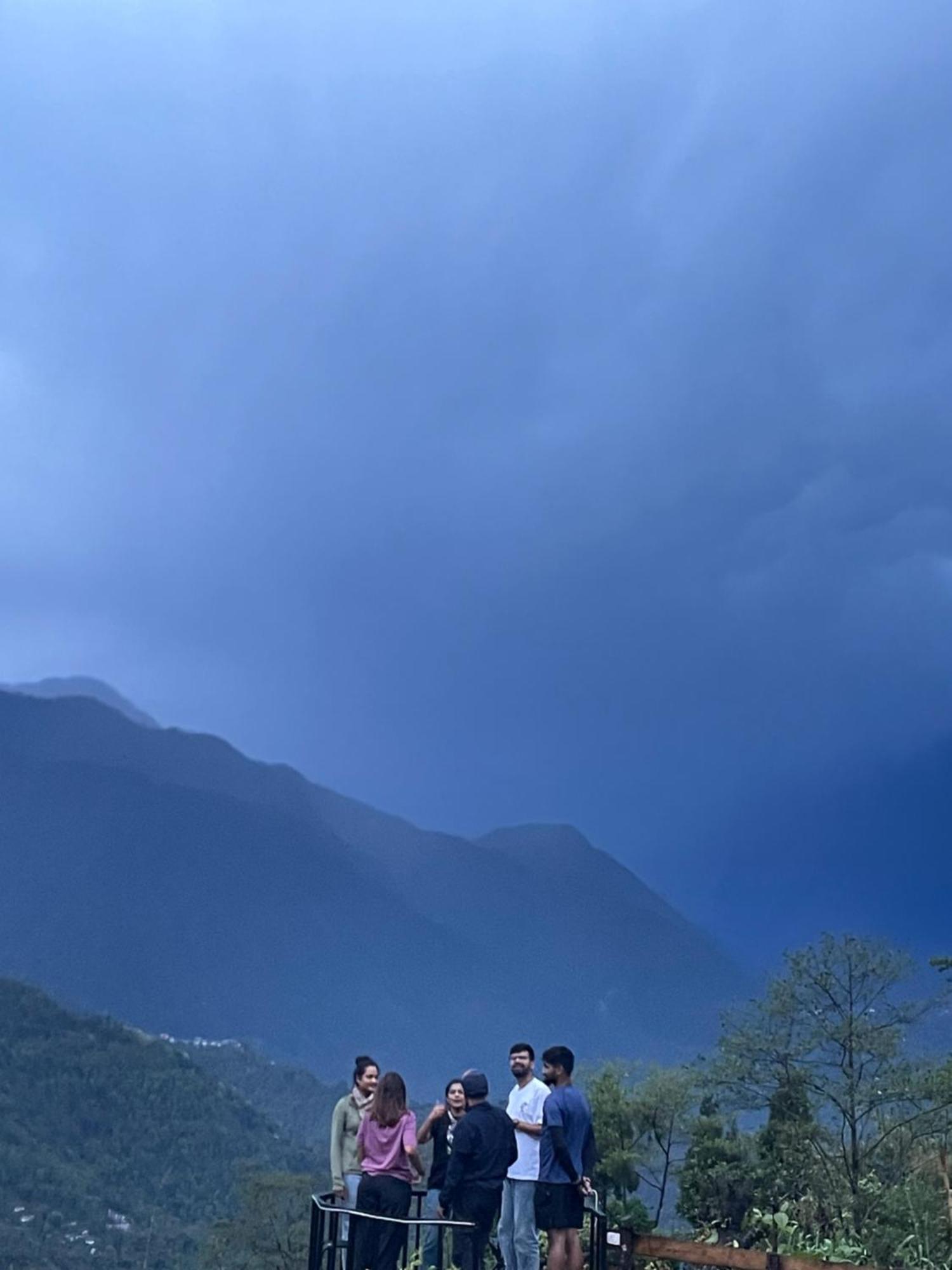 Wake In Himalayas Hostel Pelling Bagian luar foto